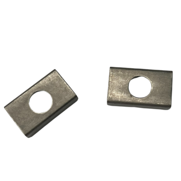 Taquet métal supplémentaire pour montage vis/écrou des feux LI® 590011 – Image 2